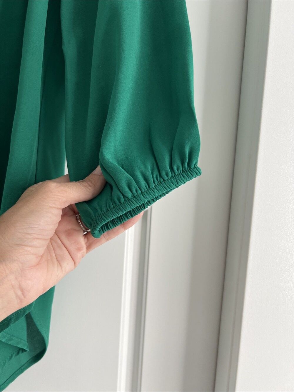 PLEIONE Women's Solid Kelly Green Mid Sleeve Blouse Size Small NWT - Picture 3 of 5